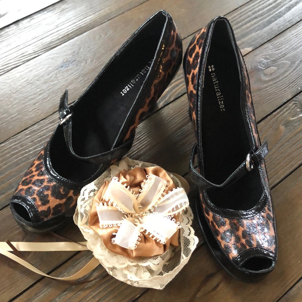 Naturalizer leopard open toe chunky heel shoes